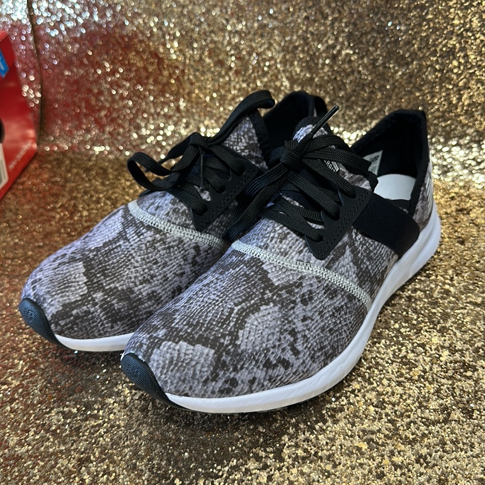 Running shoes - Picture 2 of 3